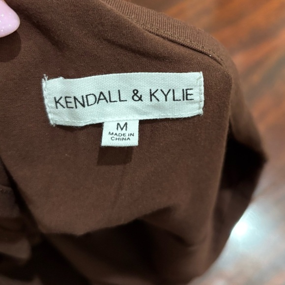 Kendall & Kylie Brown top size medium - Picture 4 of 4